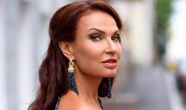 Эвелина Бледанс решила опробовать роль собаки