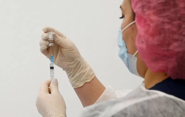 Лікар назвав причини зараження COVID-19 після вакцинації