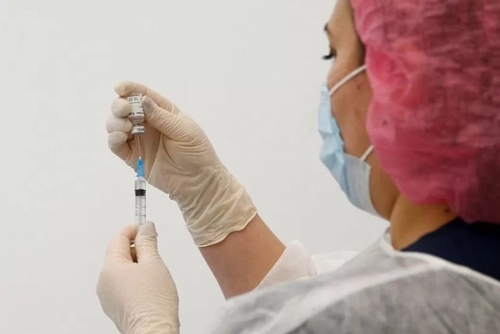Лікар назвав причини зараження COVID-19 після вакцинації