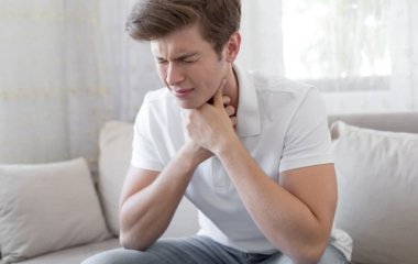 Названі ознаки проблем із горлом, які вимагають негайного звернення до лікаря