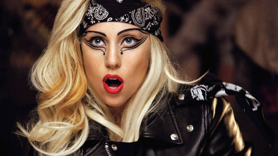 Леди Гага удивила поклонников оригинальным макияжем
