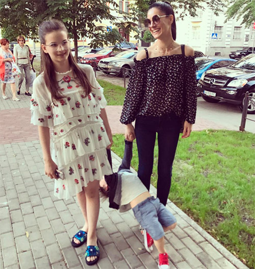 Маша Ефросинина показала свою подросшую дочь-красавицу