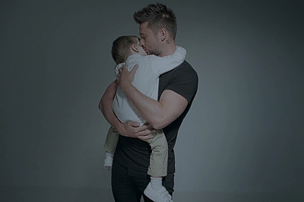 Милота: Сергей Лазарев учит 3-летнего сына алфавиту (ВИДЕО)