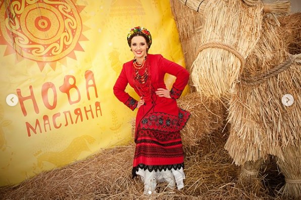 Оксана Марченко в українському вбранні фото