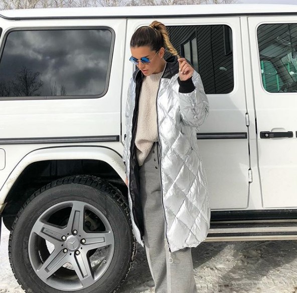 Ксения Бородина в зимнем аутфите фото