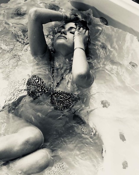 Слава Каминская в купальнике фото