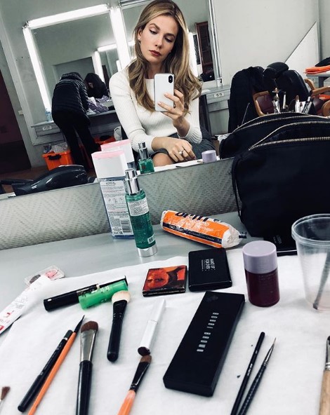 фото Антонина Паперная в гримерке