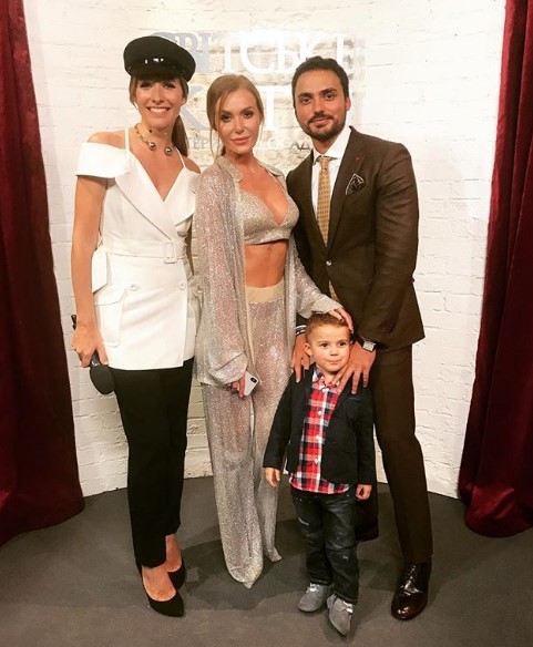 Катя Осадчая и Слава Каминская с семьей на модном показе