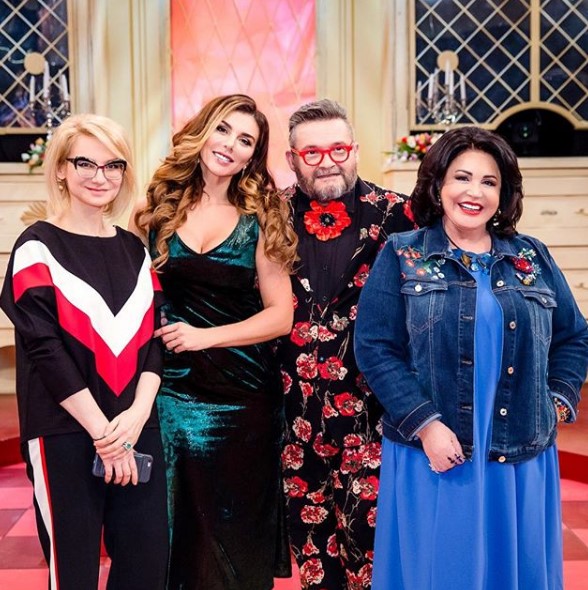 Анна Седокова в бархатном платье фото