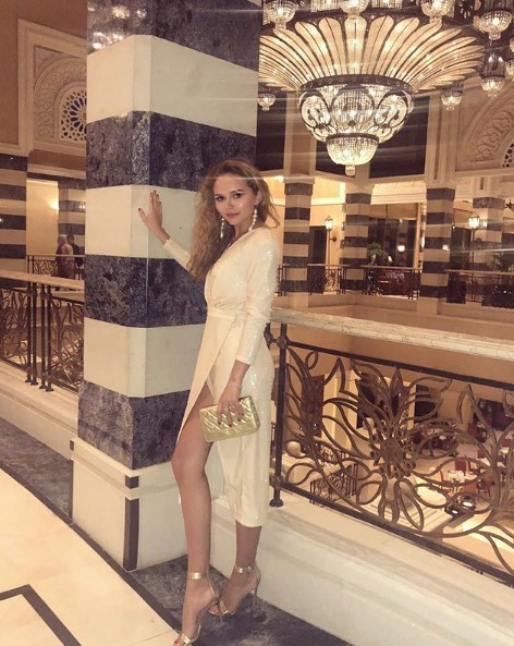 Стеша Маликова в белом платье фото
