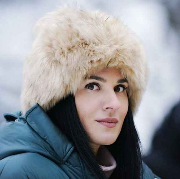 Маша Ефросинина в шапке фото