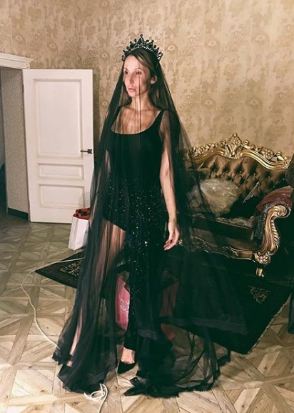 Светлана Лобода в ченом свабедном платье фото