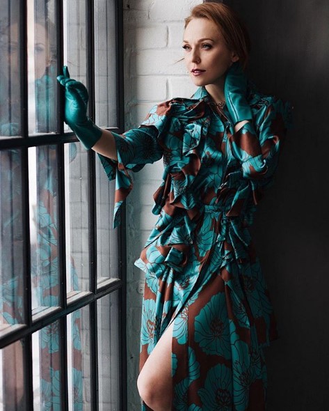 Альбіна Джанабаєва у сукні фото