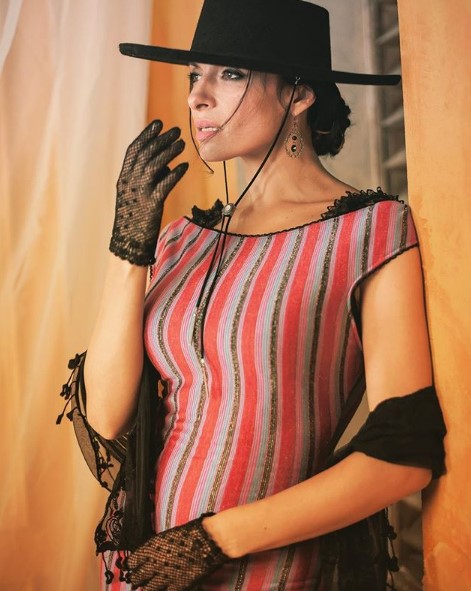 Надежда Мейхер в стильном аутфите фото