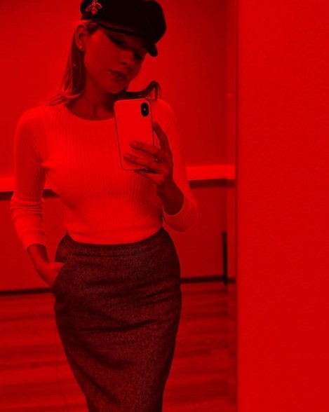 фото Антонина Паперная в стильном наряде