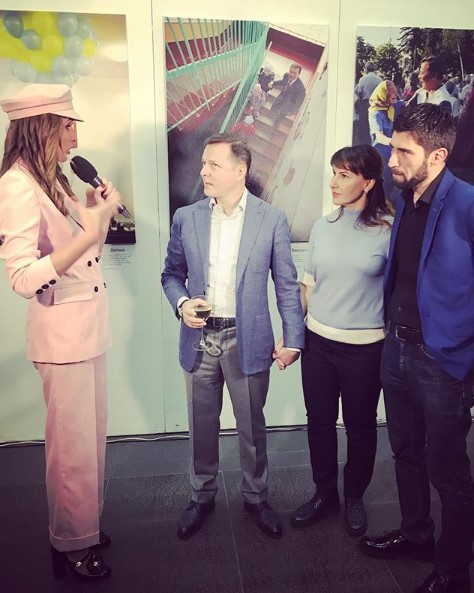 Катя Осадчая в брючном костюме фото