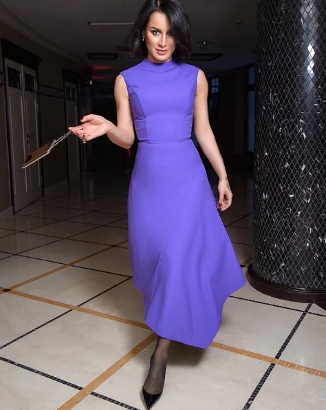 Тина Канделаки в синем платье фото