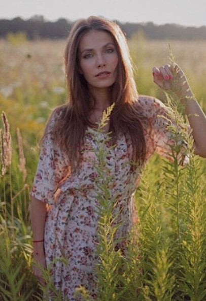 Антонина Паперная в летнем платье фото
