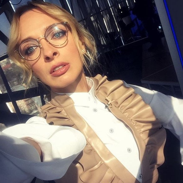 Василиса Фролова на селфи 
