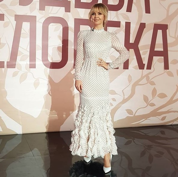 Валерия в белом платье фото