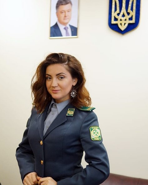 Оля Цибульская в форме покраничника фото