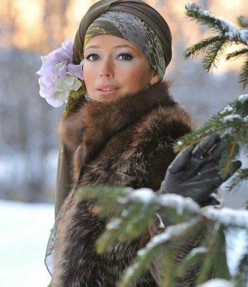 Елена Захарова в зимнем аутфите фото