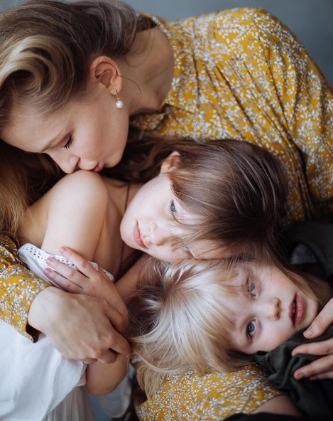 Юлия Пересильд с дочками фото