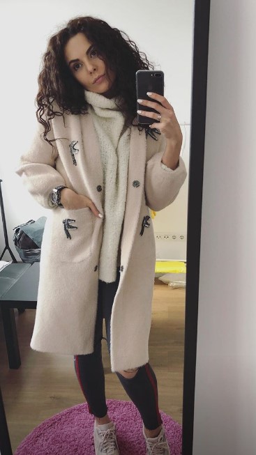 Настя Каменских в стильном аутфите фото