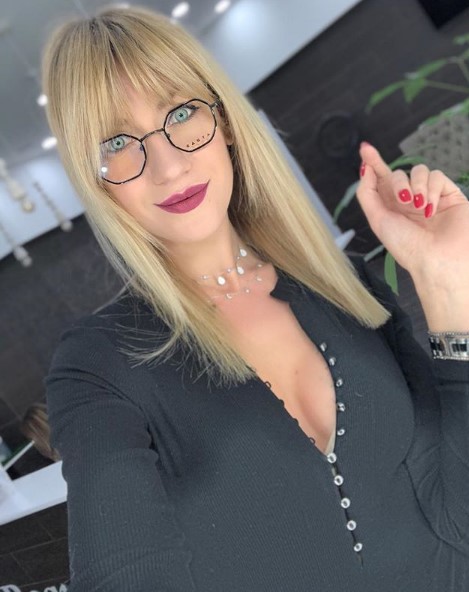 Леся Никитюк в черном фото