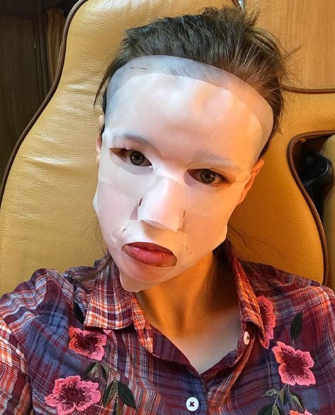 Екатерина Шпица в маске для лица фото