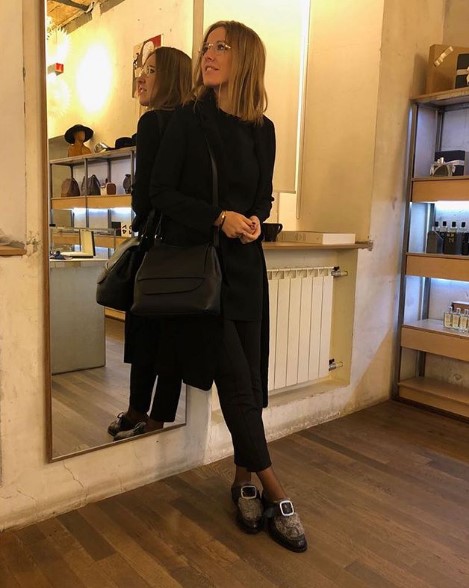Ксения Собчак в черном наряде фото