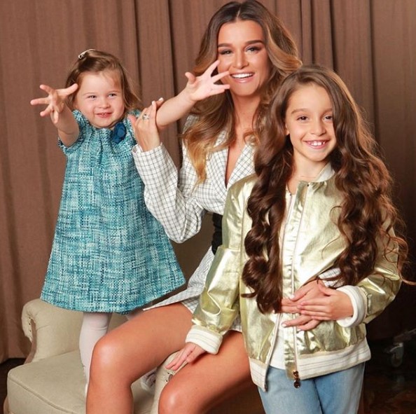 Ксения Бородина с дочками фото