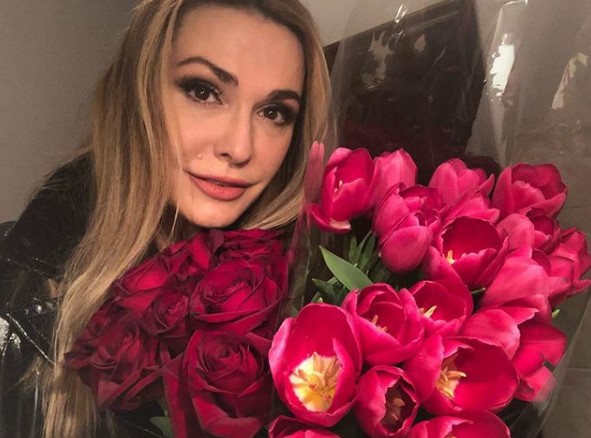 Ольга Сумская с цветами фото