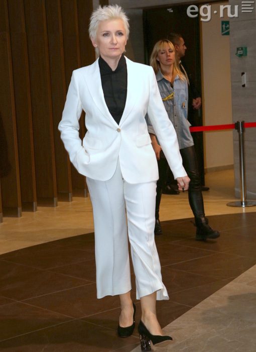 Диана Арбенина в белом костюме фото