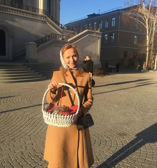 Елена Захарова на Пасху фото