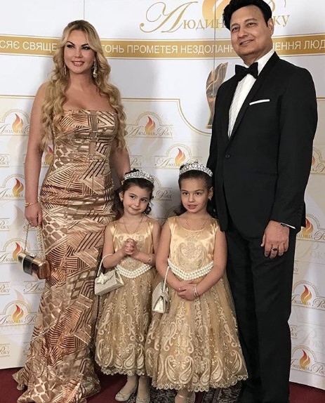 Камалия с дочками и мужем фото
