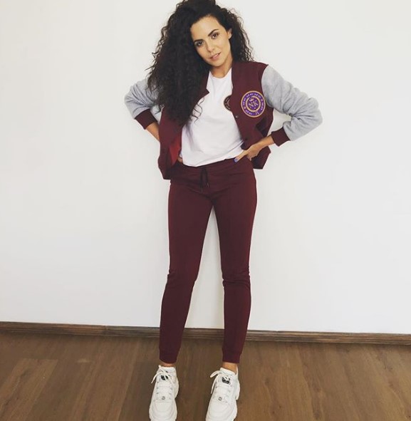 Настя Каменских в спортивном костюме фото