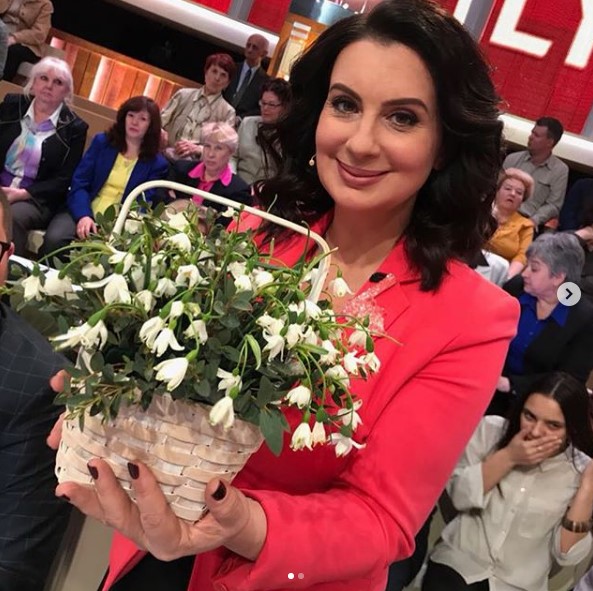 Катерина Стриженова з пролісками фото