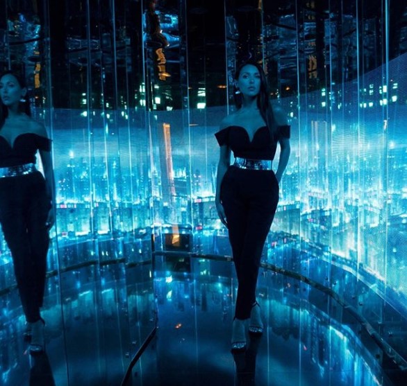 Алсу в черном комбинезоне фото