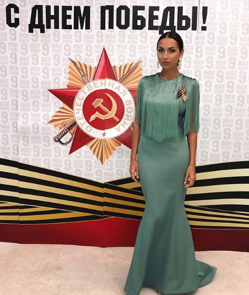 Алсу в зеленом платье фото