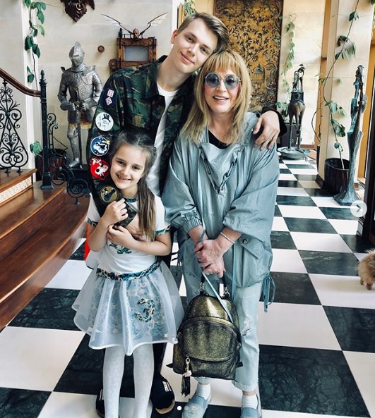 Алла Пугачева с внуками фото