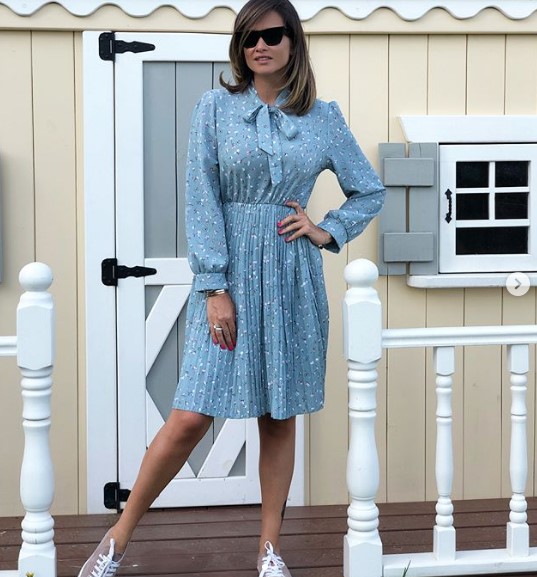 Ксения Бородина в голубом платье фото