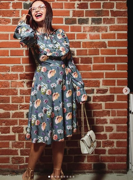 Евелина Бледанс в цветочном платье фото