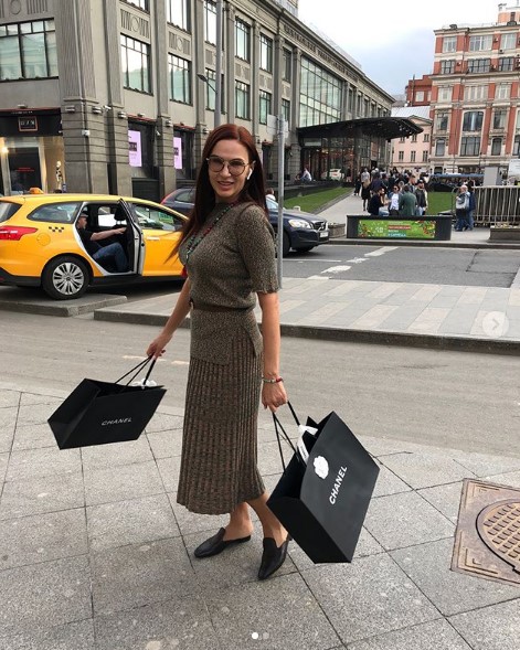 Эвелина Бледанс в стильном аутфите фото