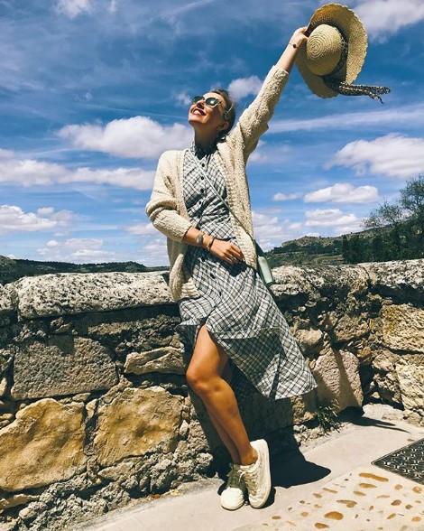 Ксения Собчак в ретро-платье фото