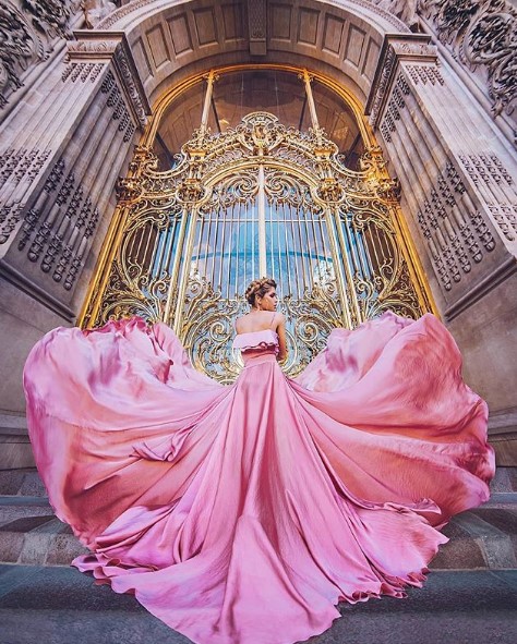 Вера Брежнева в розовом платье фото