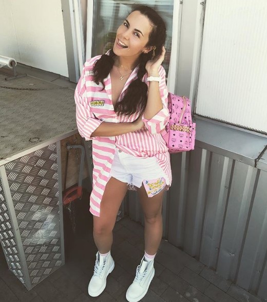 Настя Каменских в стильном аутфите фото