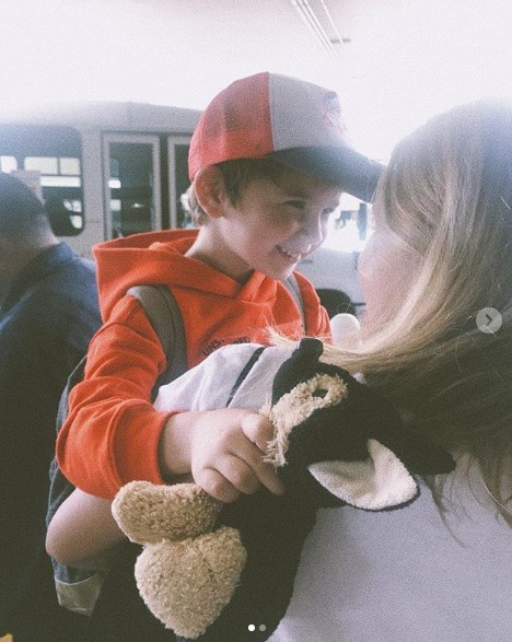 Соня Киперман с ребенком на руках фото